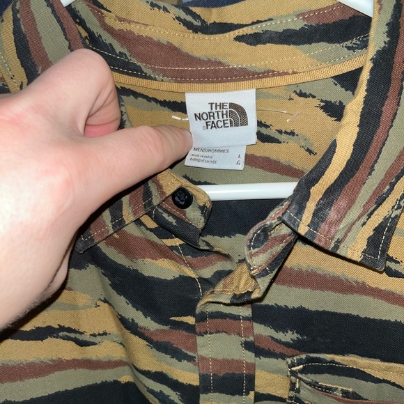 The north face camo button up - Picture 3 of 6